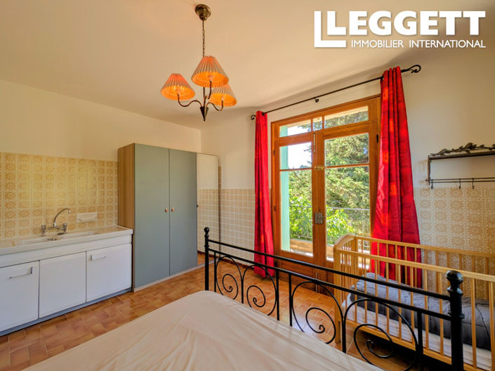 Image No.9-6 Bed House for sale