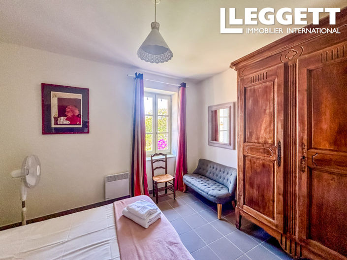 Image No.10-25 Bed House for sale