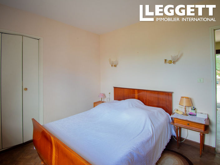 Image No.4-5 Bed House for sale