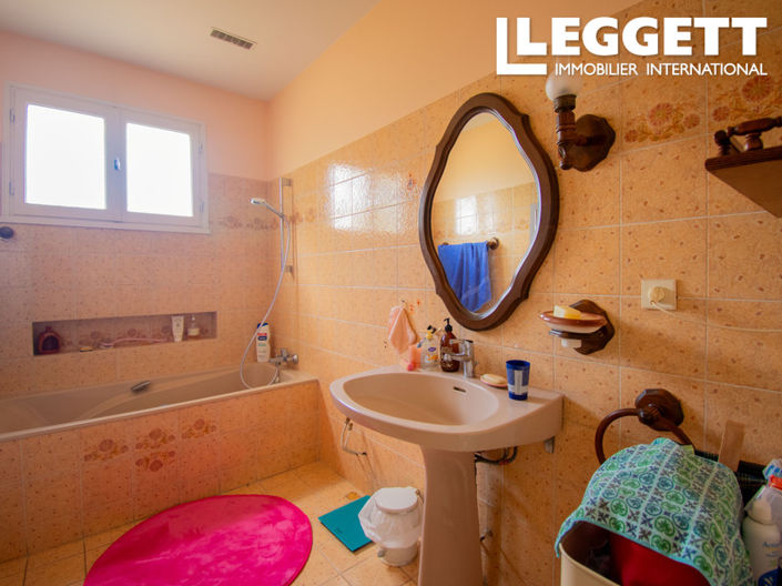 Image No.7-5 Bed House for sale