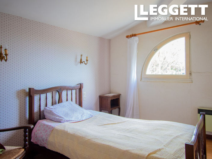 Image No.9-5 Bed House for sale