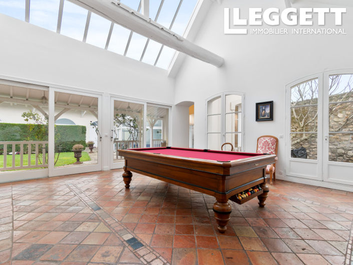 Image No.8-5 Bed House for sale