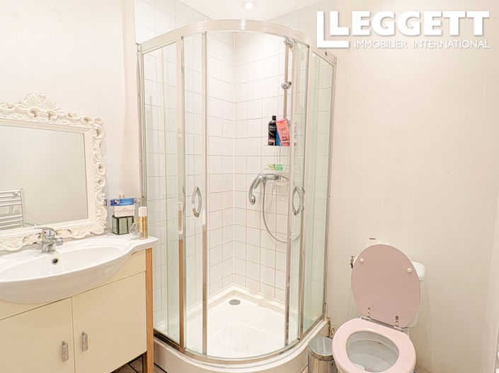 Image No.10-4 Bed Commercial for sale