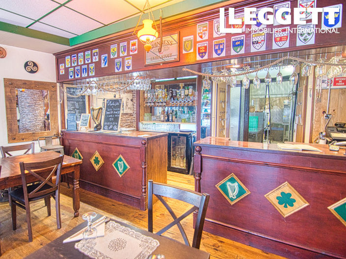 Image No.4-4 Bed Commercial for sale