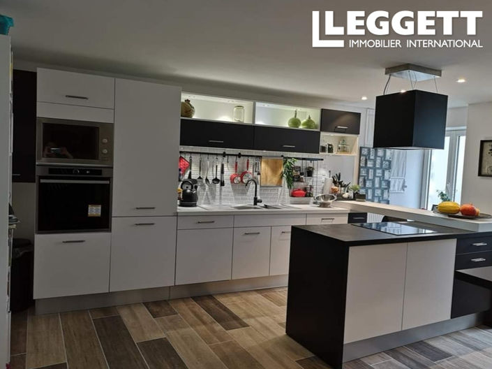 Image No.6-5 Bed House for sale