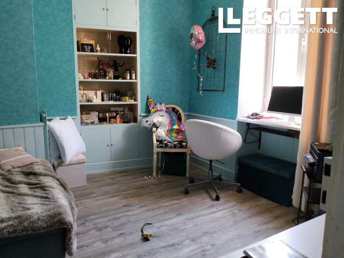 Image No.8-5 Bed House for sale