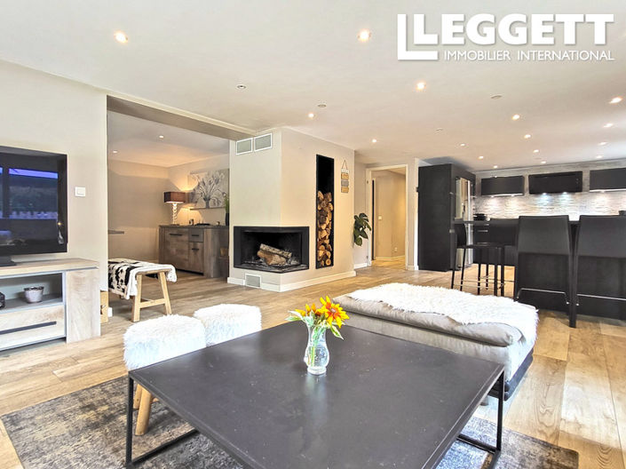 Image No.2-4 Bed House for sale