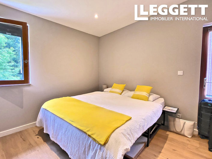 Image No.9-4 Bed House for sale