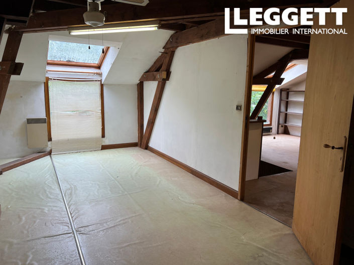 Image No.8-6 Bed House for sale