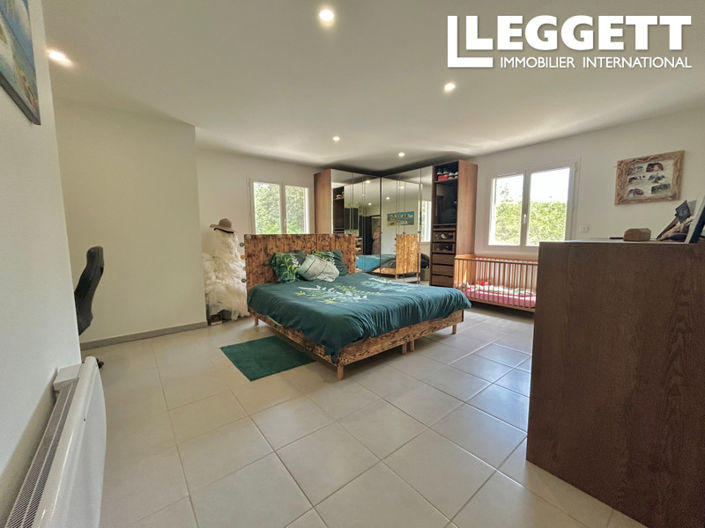 Image No.7-4 Bed House for sale