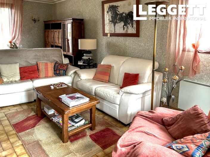 Image No.2-4 Bed House for sale