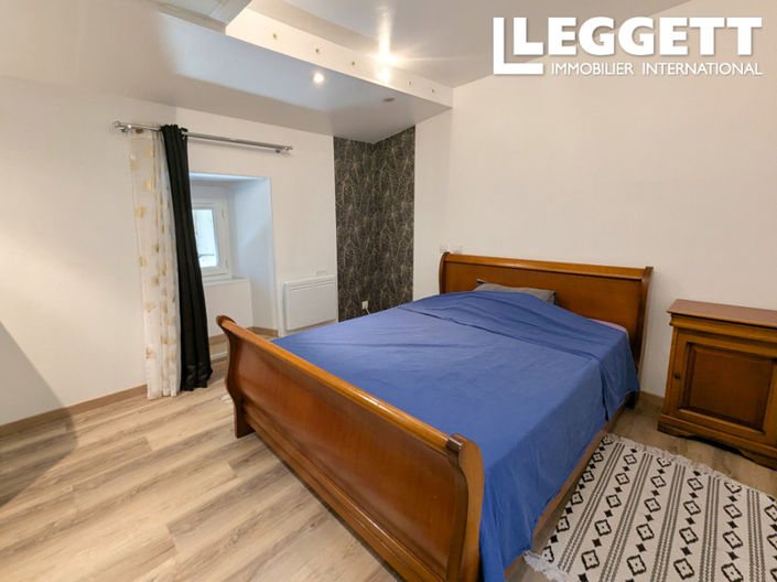 Image No.8-5 Bed House for sale