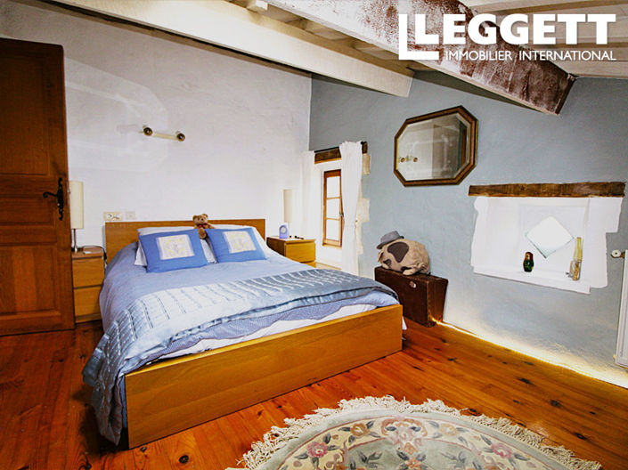 Image No.7-7 Bed House for sale