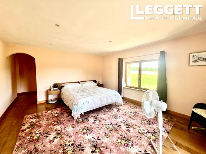 Image No.7-5 Bed House for sale