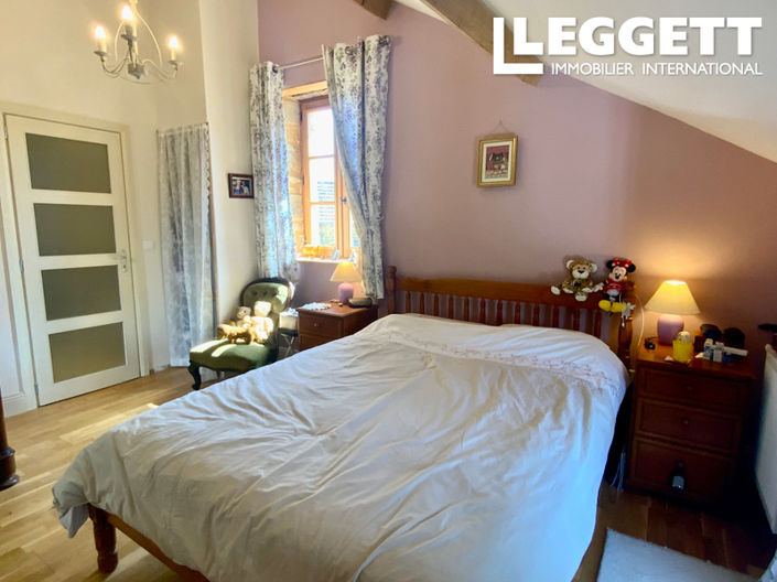 Image No.7-7 Bed House for sale