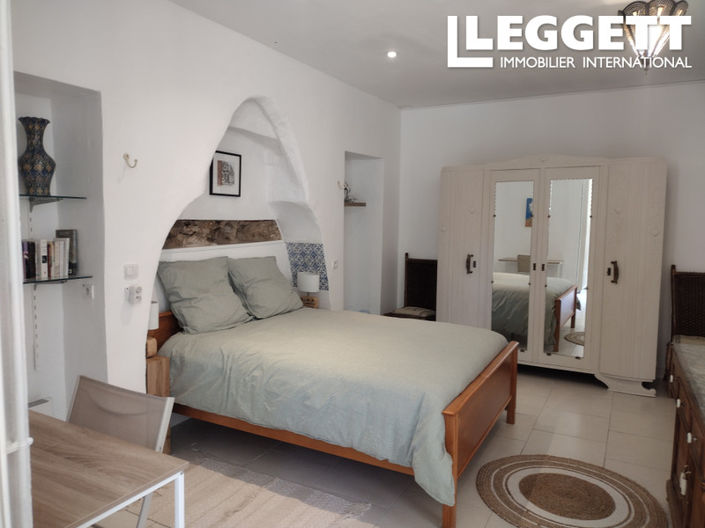 Image No.1-4 Bed House for sale