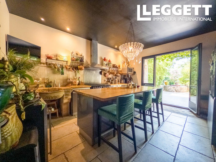 Image No.8-6 Bed House for sale