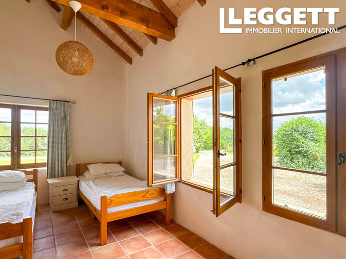 Image No.6-5 Bed House for sale