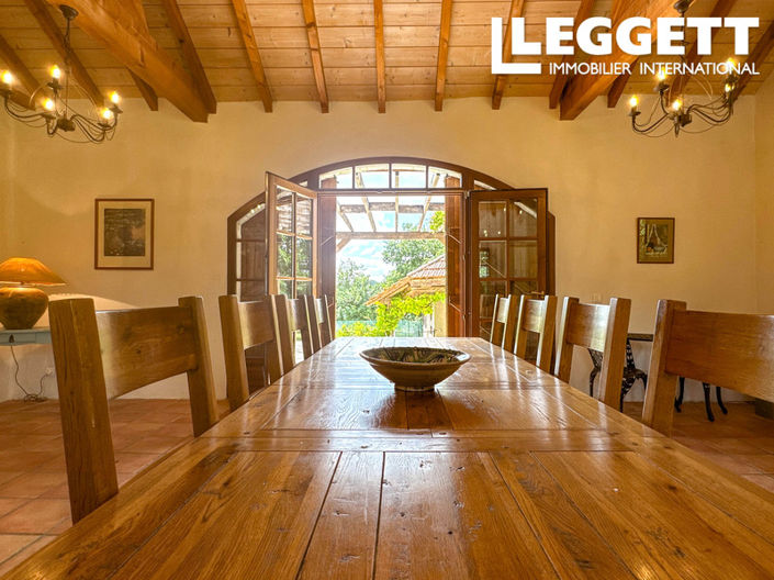 Image No.8-5 Bed House for sale