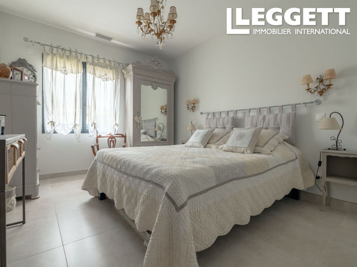 Image No.10-4 Bed House for sale