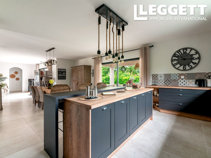 Image No.6-4 Bed House for sale