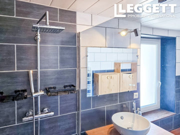 ahr0chm6ly9jzg4uagvzdglhlmltbw8vaw1hz2uvvevom