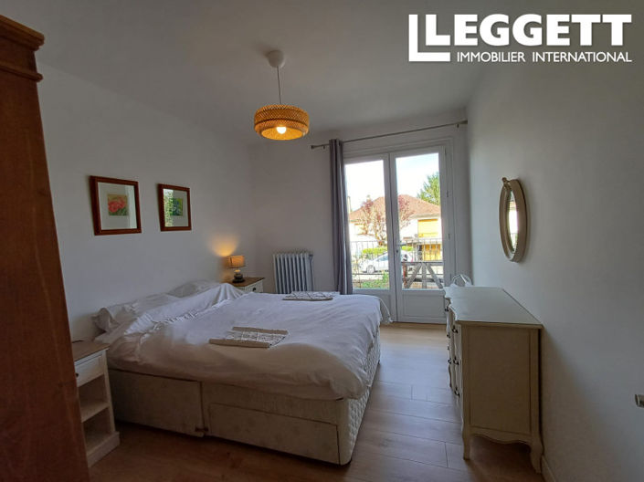 Image No.8-5 Bed House for sale