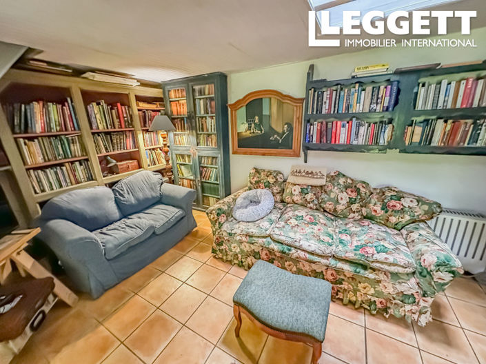 Image No.6-5 Bed House for sale