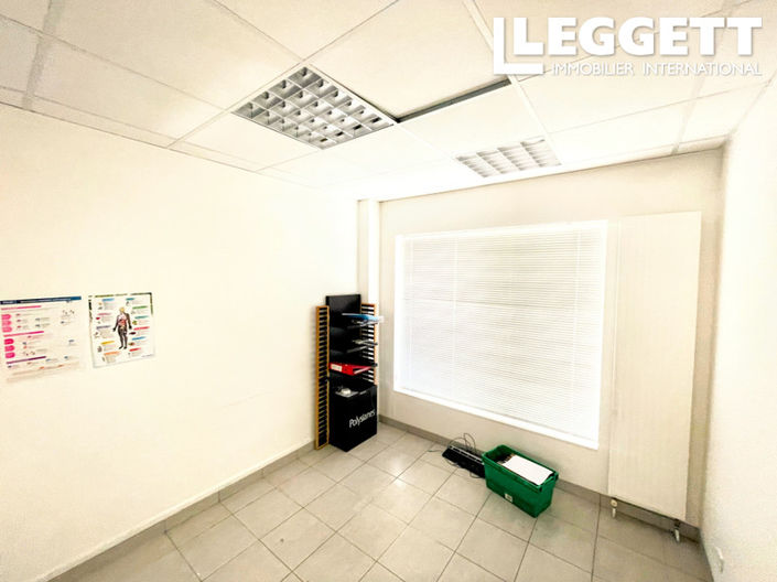 Image No.5-3 Bed Commercial for sale