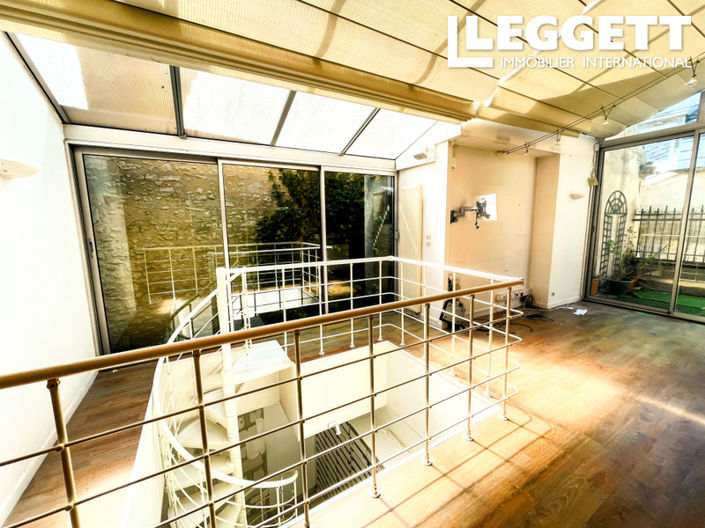 Image No.8-3 Bed Commercial for sale