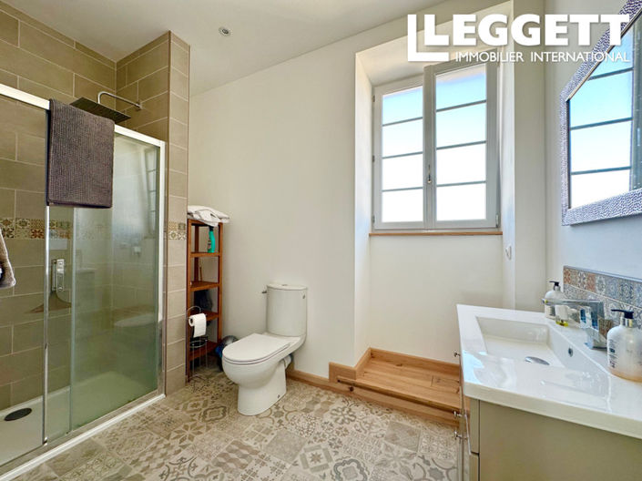 Image No.9-6 Bed House for sale