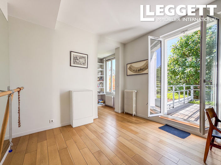 Image No.10-5 Bed House for sale