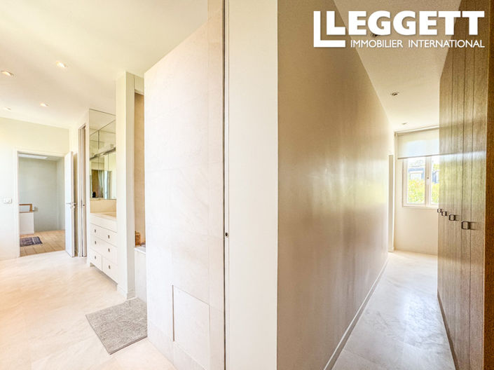 Image No.8-5 Bed House for sale