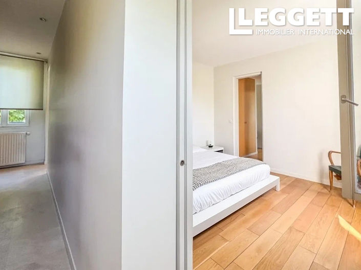 Image No.9-5 Bed House for sale