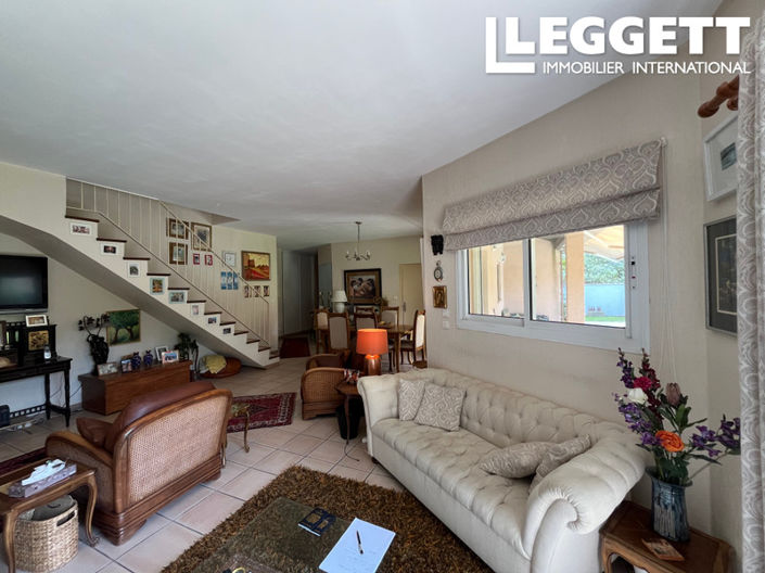 Image No.2-4 Bed House for sale