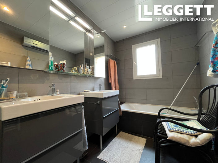 Image No.7-4 Bed House for sale