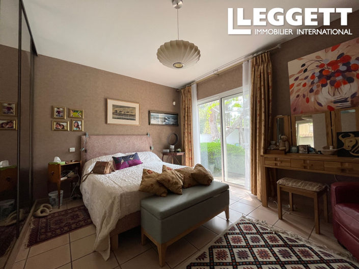 Image No.8-4 Bed House for sale