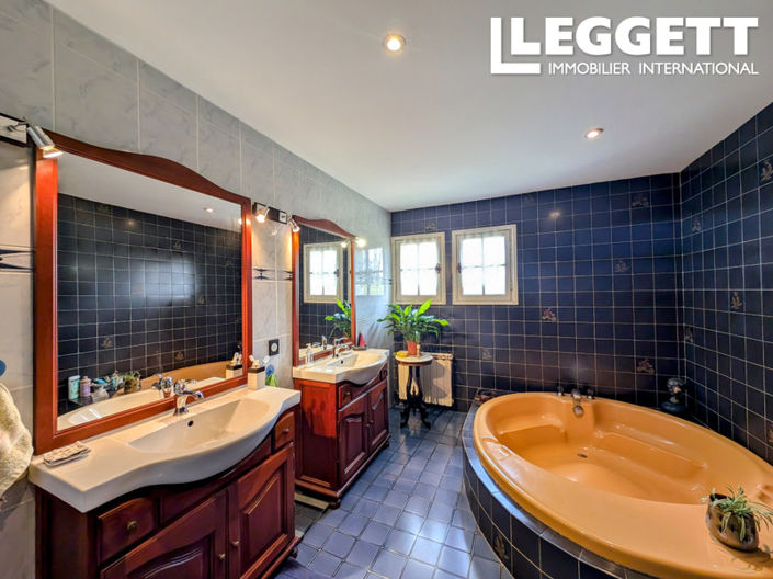 Image No.8-4 Bed House for sale