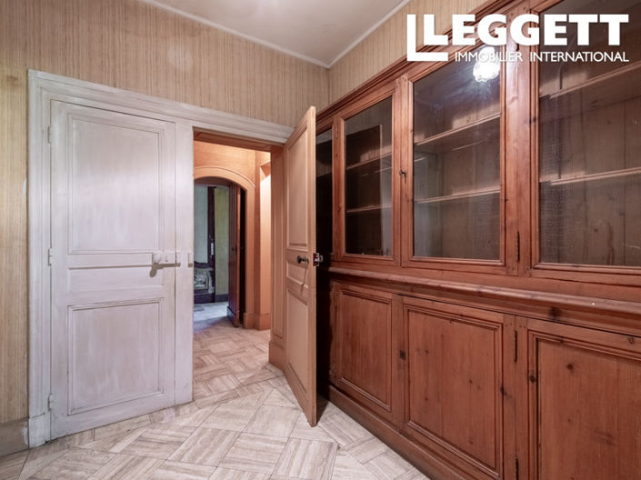 Image No.10-3 Bed House for sale