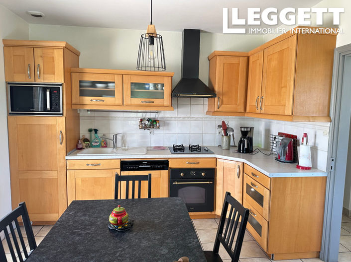 Image No.8-4 Bed House for sale