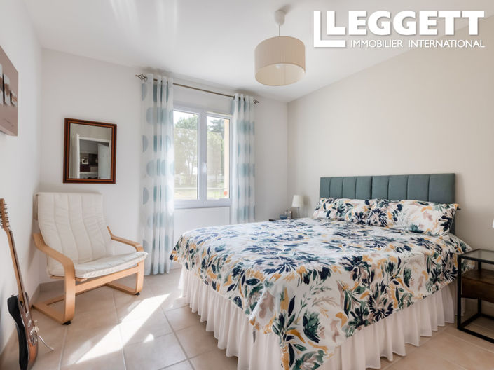 Image No.8-3 Bed House for sale