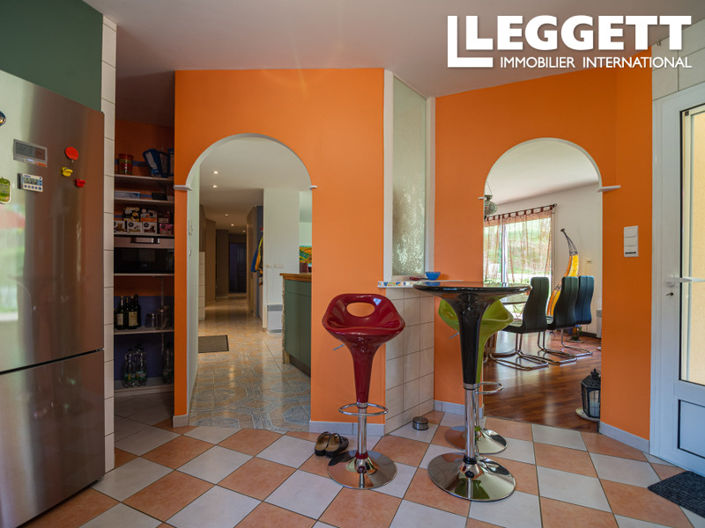 Image No.6-4 Bed House for sale