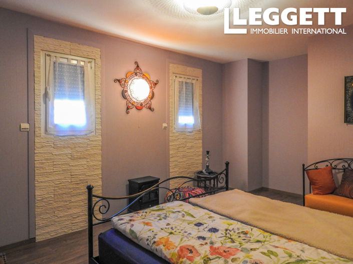 Image No.8-4 Bed House for sale