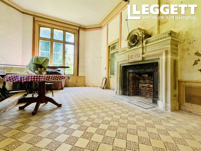 Image No.9-6 Bed Chateaux for sale