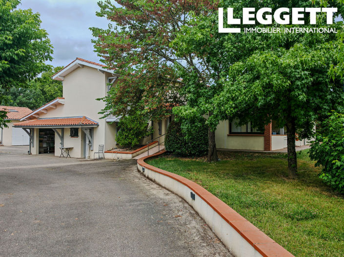 Image No.2-4 Bed House for sale