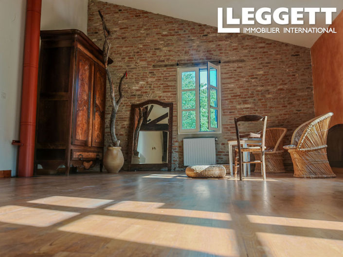 Image No.8-5 Bed House for sale