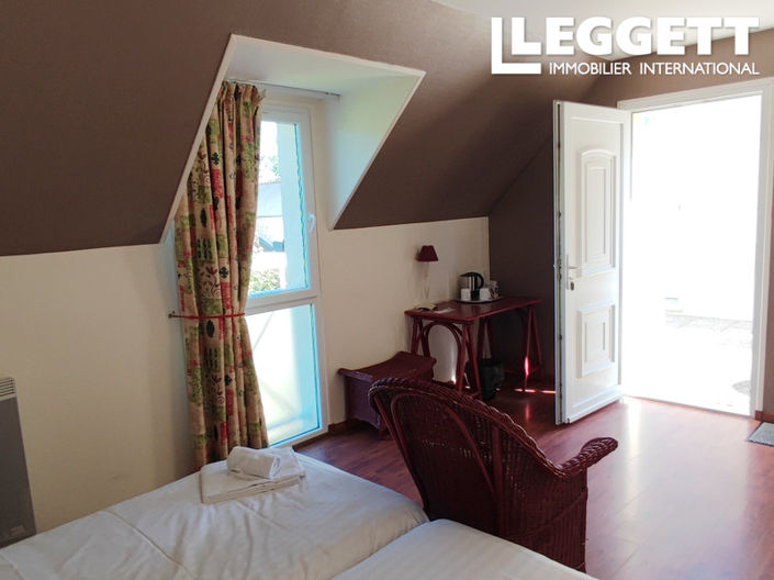 Image No.8-4 Bed Commercial for sale