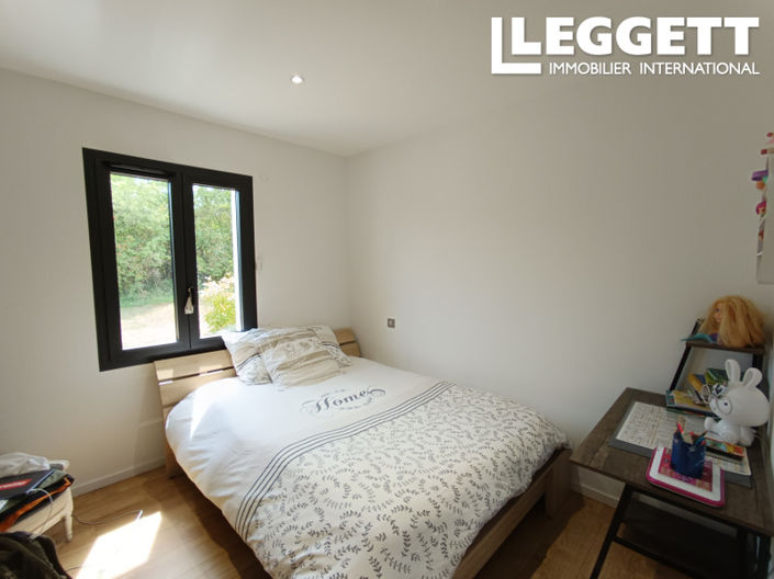 Image No.8-3 Bed House for sale