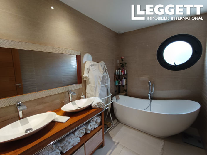 Image No.9-3 Bed House for sale