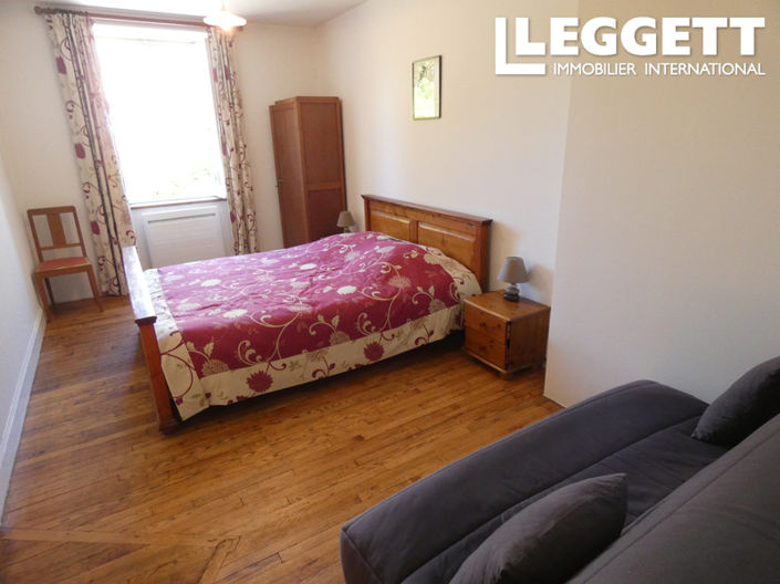 Image No.8-7 Bed House for sale